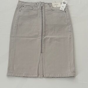 Women’s Zip-Front Pencil Skirt in Light Gray